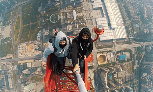 On The Roofs 徒手登上深圳平安国际中心